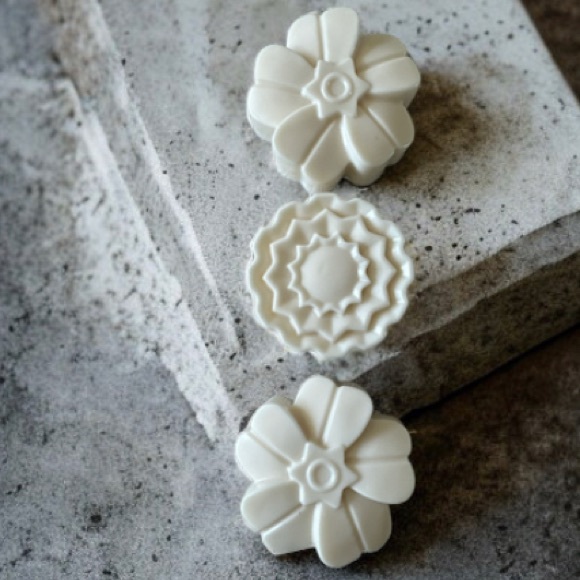 Artisan Soap - Goats Milk & Vanilla - Picture 3 of 5